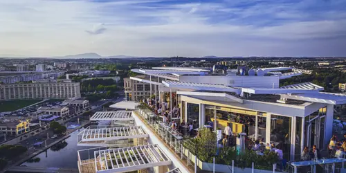 Cocktail d'entreprise rooftop Arbre Blanc Montpellier — agence événementielle séminaire Hérault Occitanie