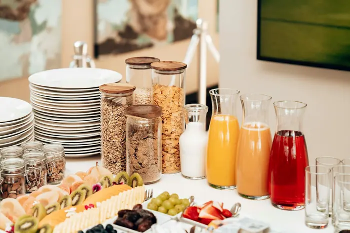 Petit-déjeuner collaborateurs buffet jus de fruits — repas d'entreprise organisé par SMACK Events