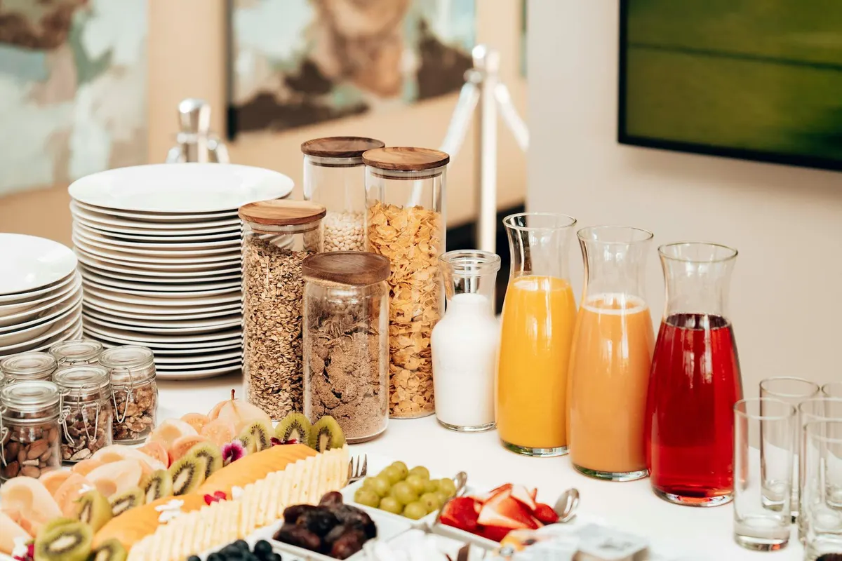 Buffet de petit-déjeuner et repas collaborateurs pour une journée d'équipe