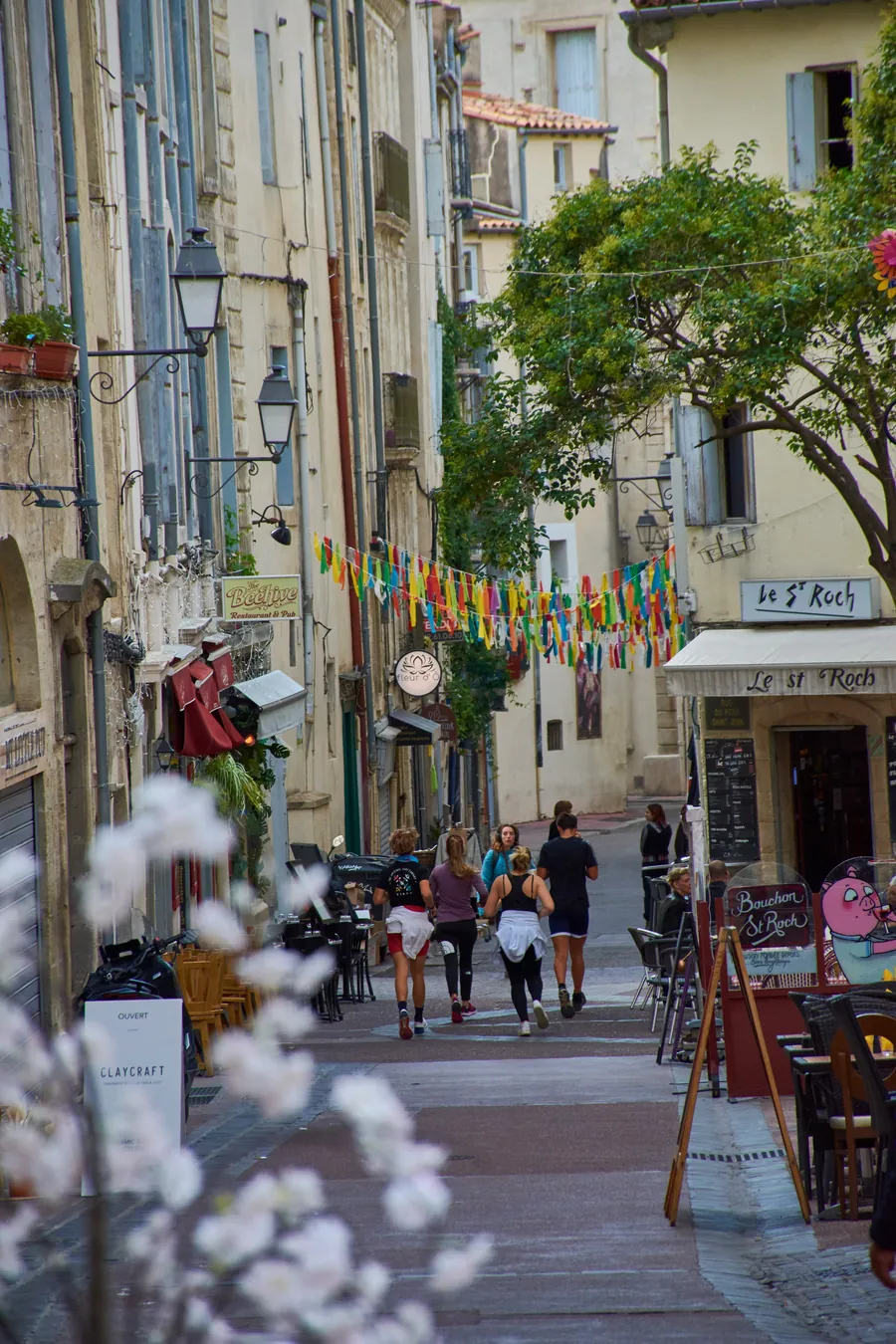 Rue du quartier Saint-Roch à Montpellier, à proximité de lieux pour séminaire d’entreprise