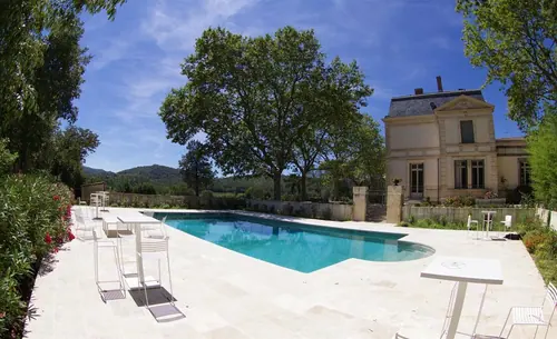 Team building lac du Salagou Château de Malmont Hérault — challenge équipe séminaire Occitanie